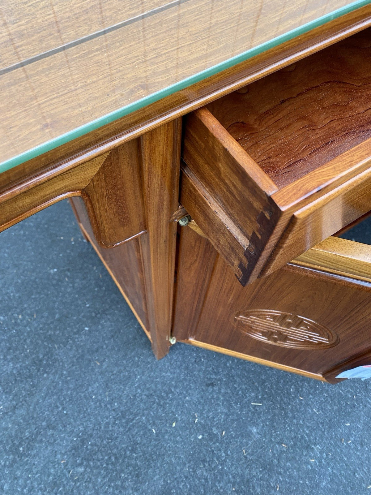 65443    Oriental Sideboard Server Cabinet