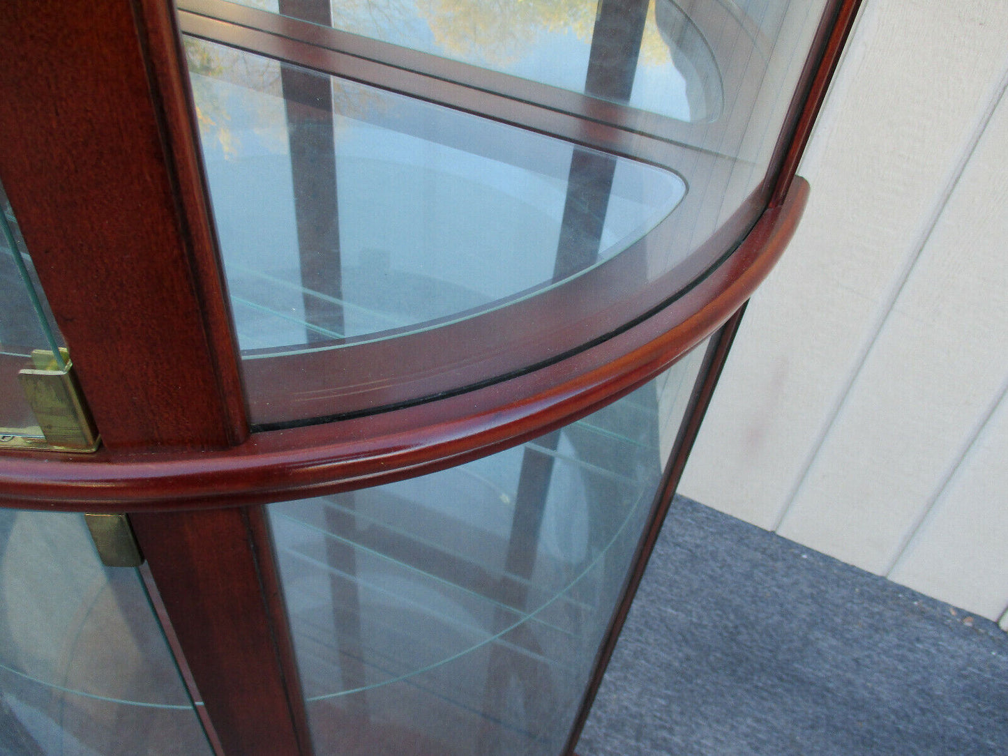 62294   Mahogany Bow Glass Curio China Cabinet HOME MERIDIAN