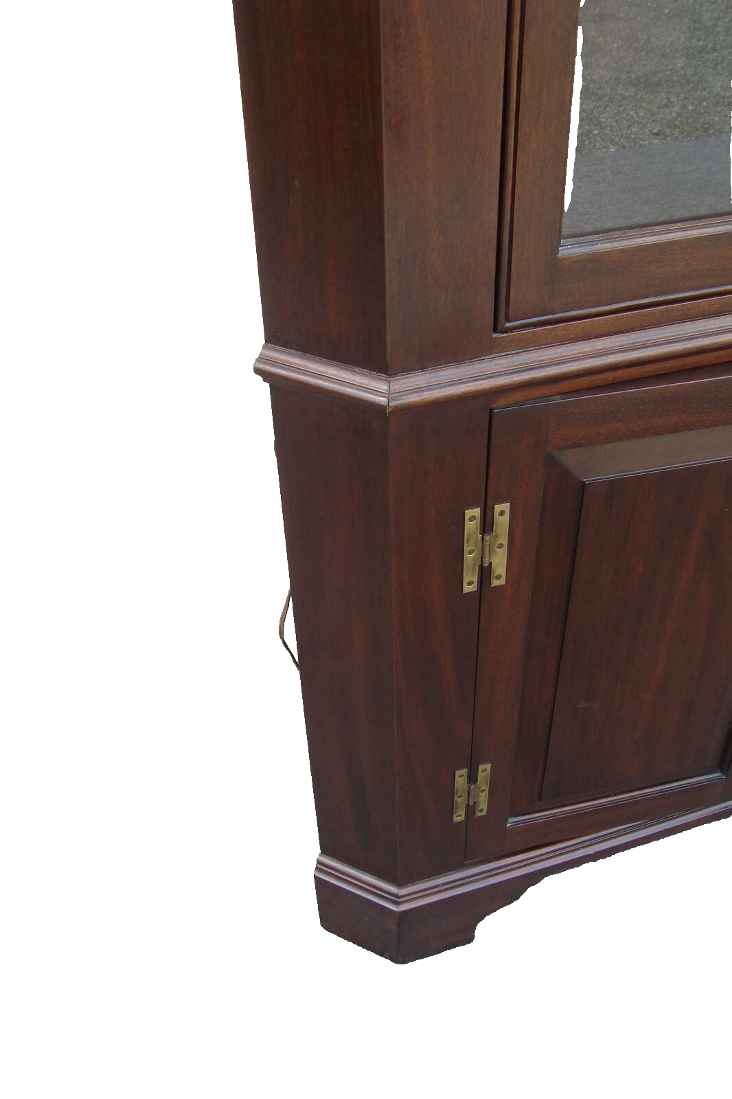 62139   HENKEL Harris Virginia Galleries  12 Pane Corner China Cabinet Curio