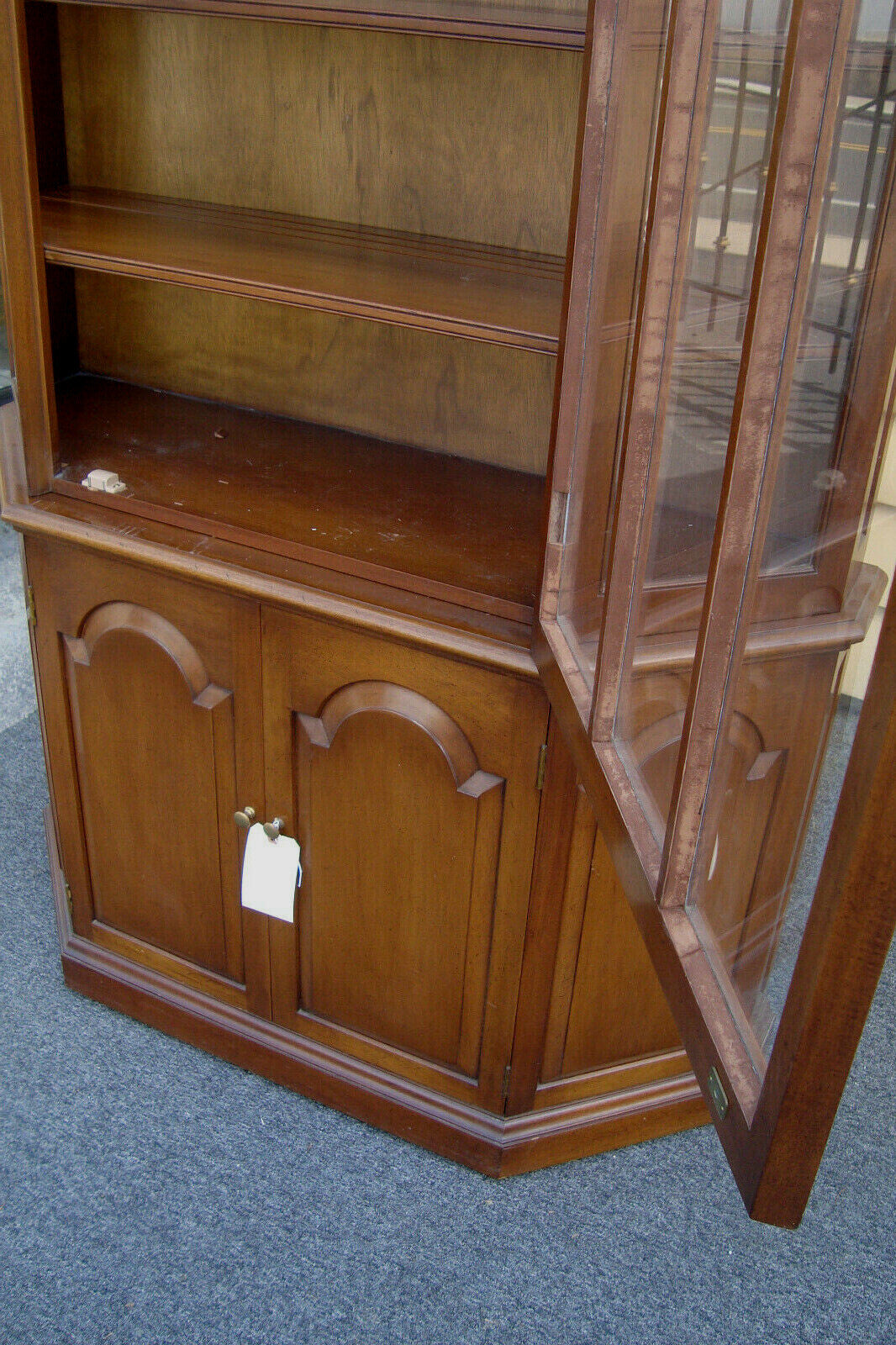 51131 BIGGS MAHOGANY 2 Piece  ARCHED GLASS DOOR CHINA CABINET