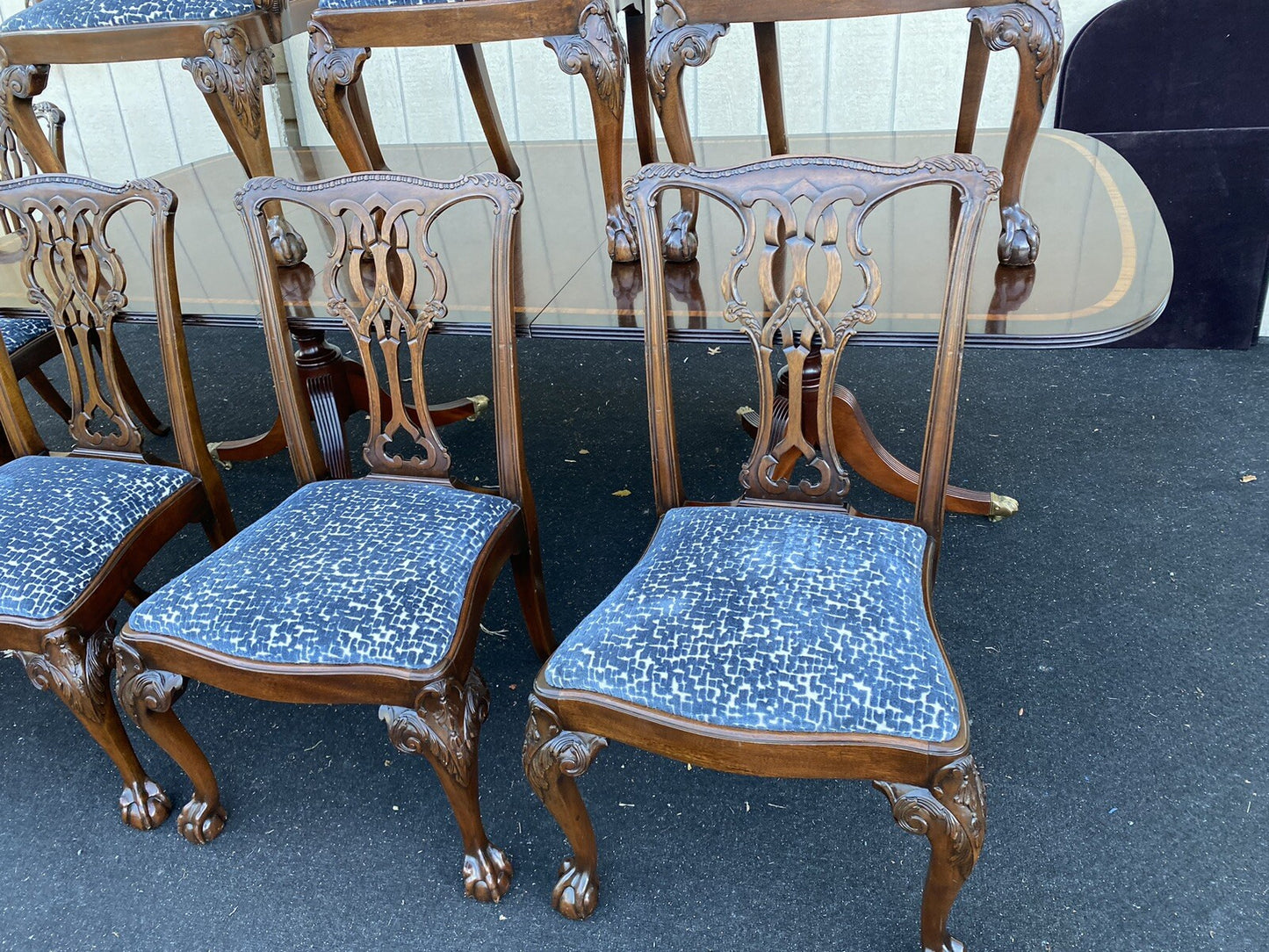 65678   GAINES McHale Banded Mahogany  Dining Table w/ leaf + 8 Chairs