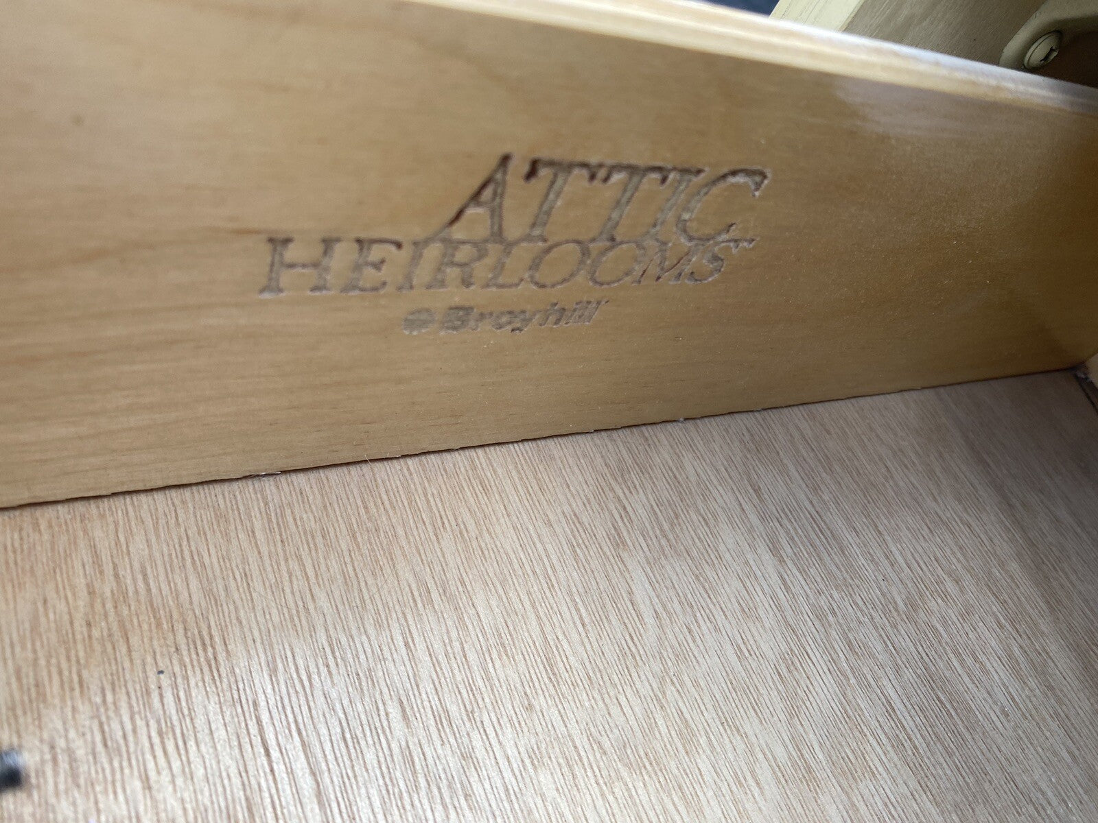 65890 BROYHILL ATTIC Heirlooms Made Rustic Country Sideboard Buffet Server