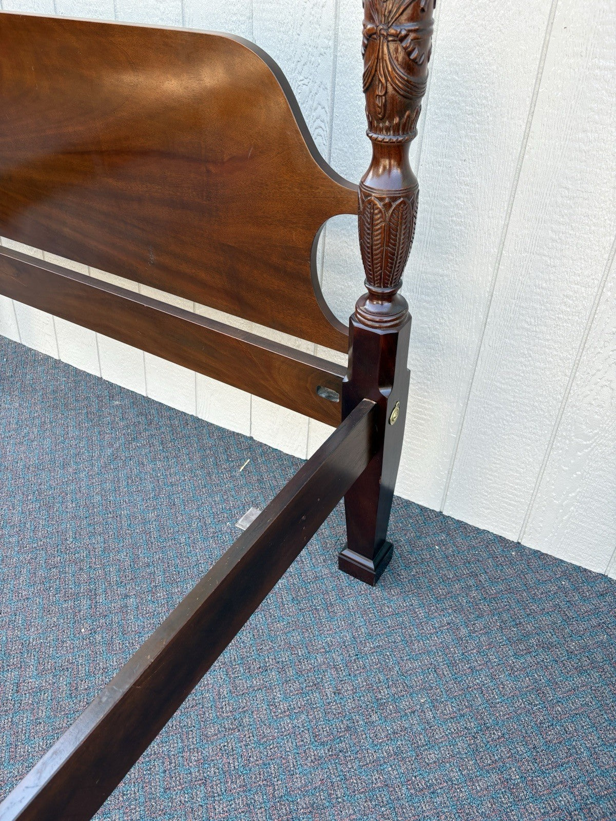 66932  Quality QUEEN Size  Solid Mahogany Poster Bed