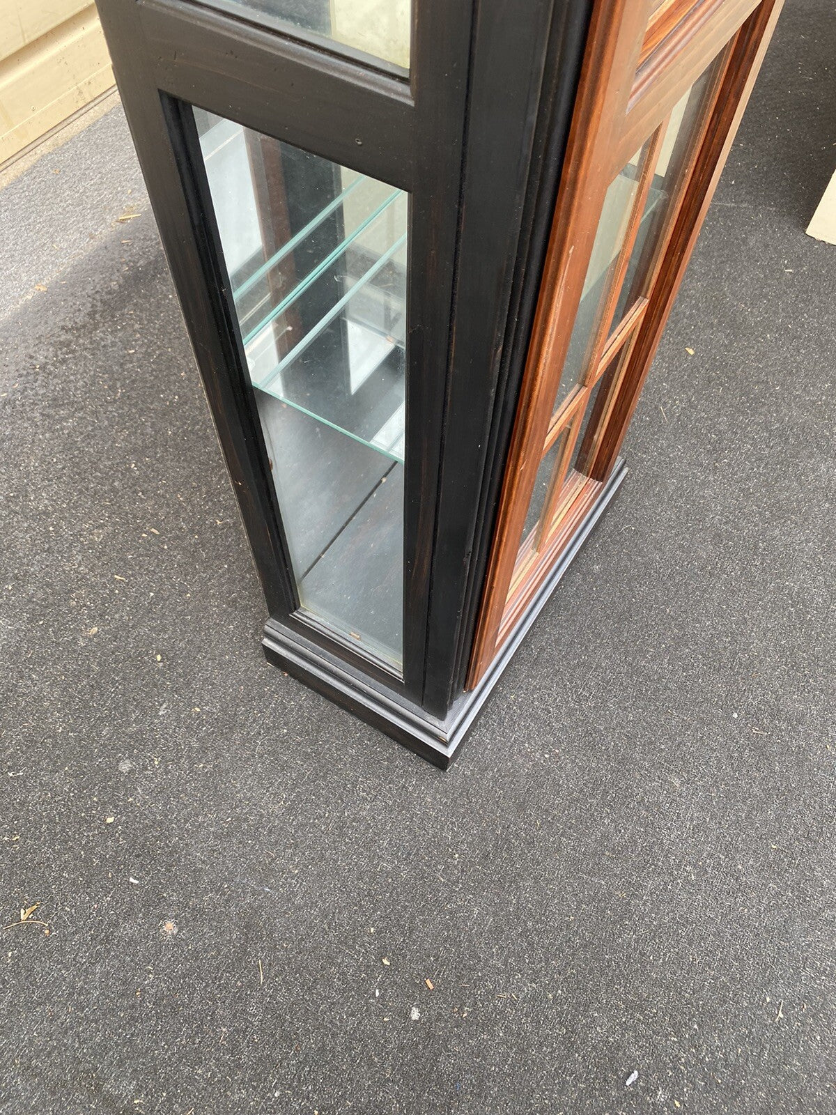 65788  Modern PULASKI Furniture Curio Cabinet Display Case