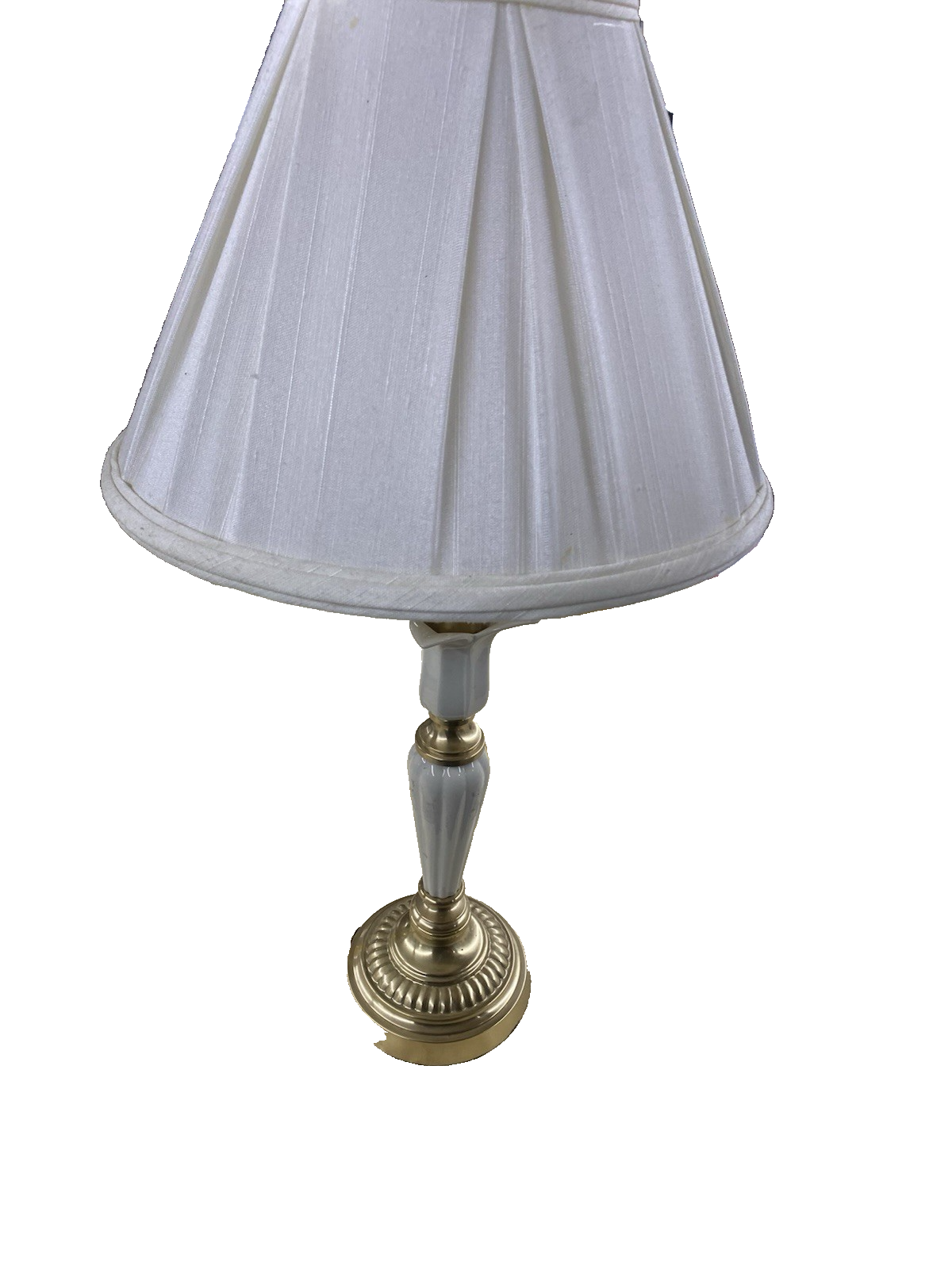 66558 Lenox Quoizel Table Lamp with Lenox Tag on shade
