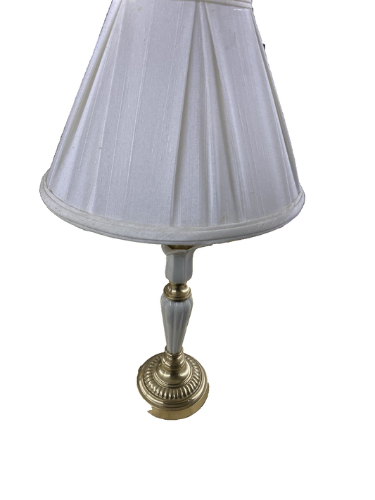 66558 Lenox Quoizel Table Lamp with Lenox Tag on shade