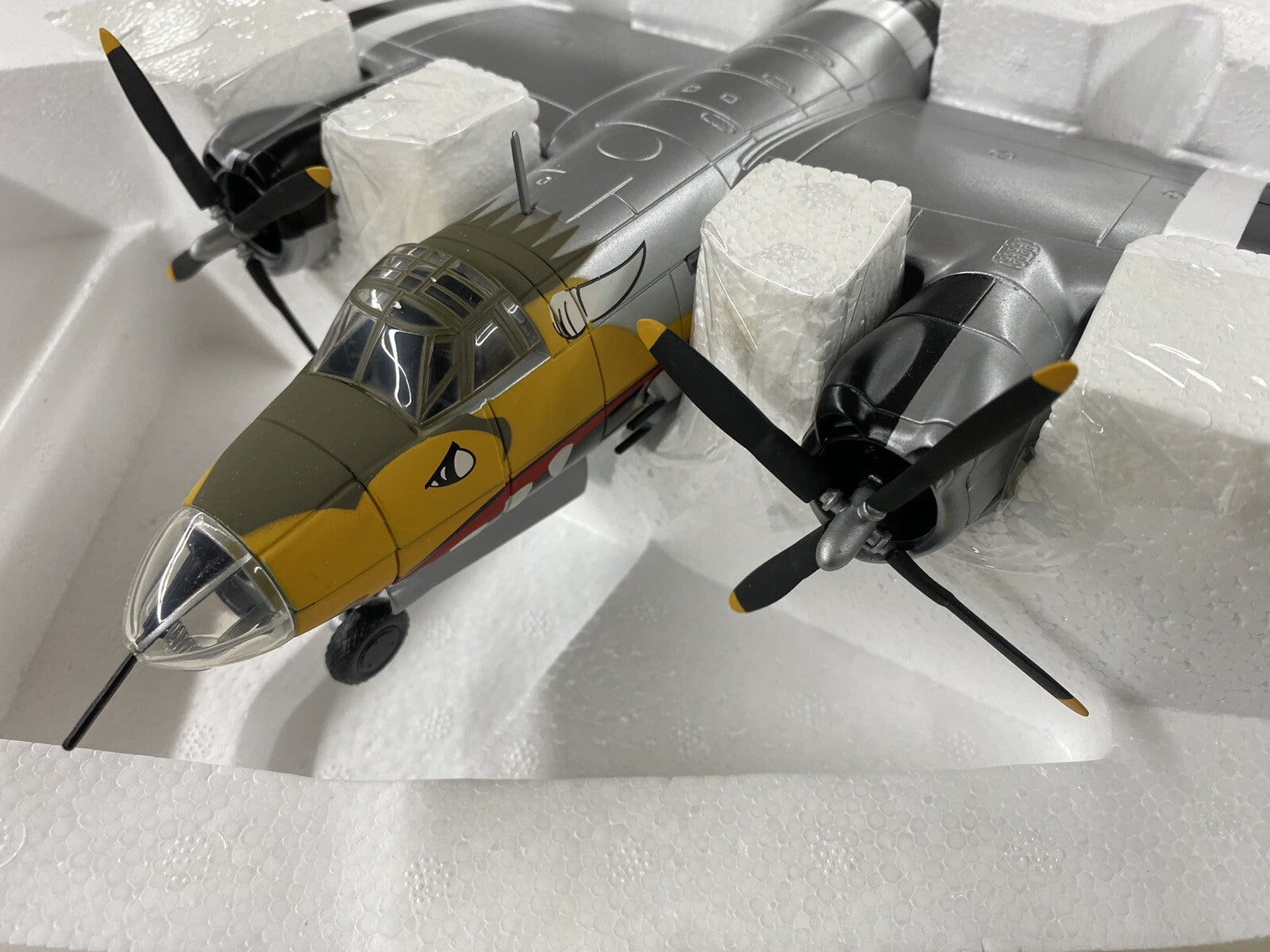 ES 304: Franklin Mint Precision Models Armour B -26 Marauder
