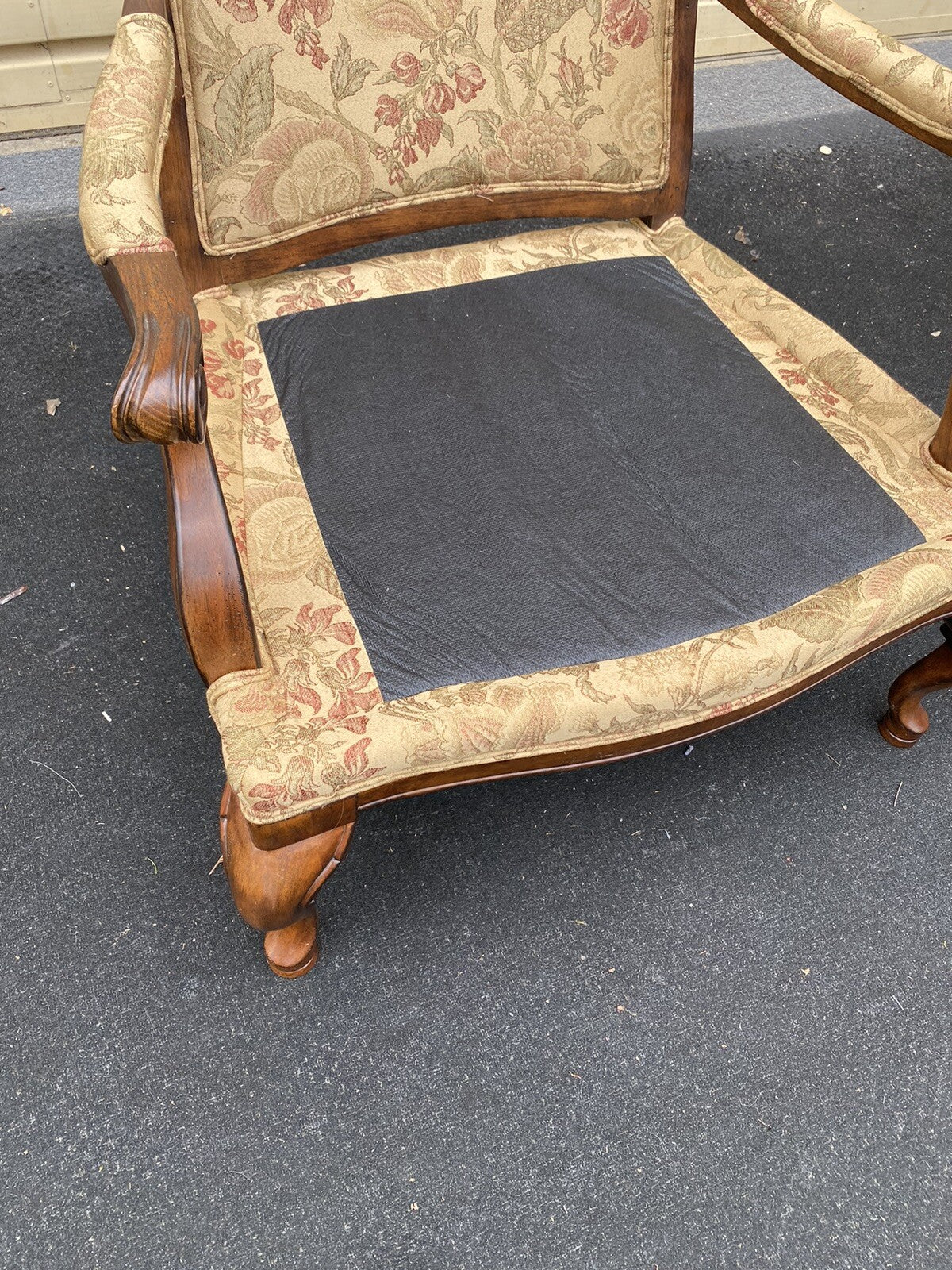 65790    Large Comfortable Armchair Chair