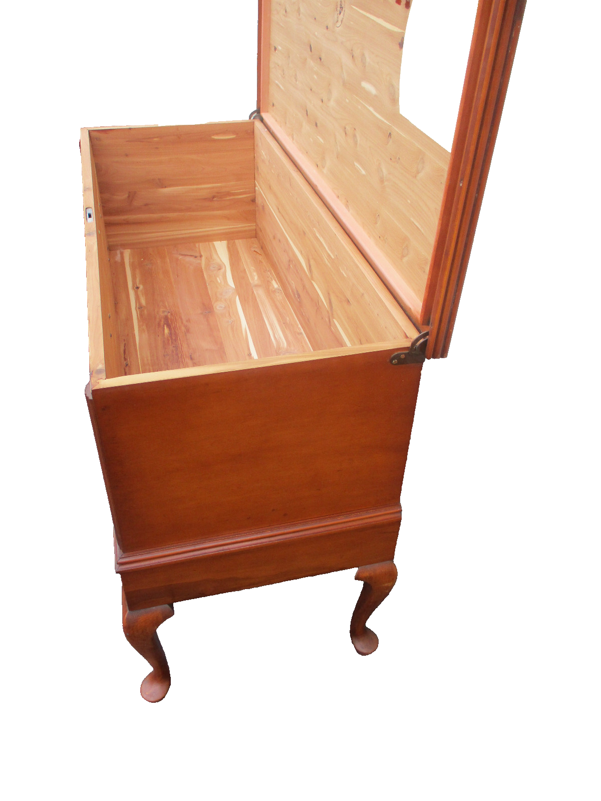 64354 Maple Queen Anne Cedar Lined Blanket Chest