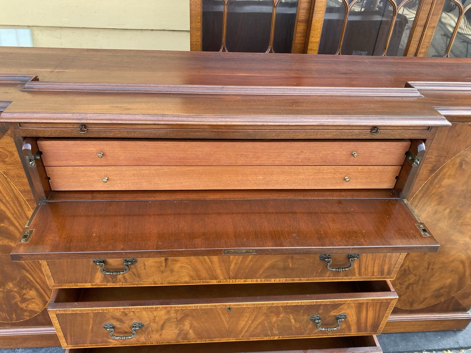 66586   QUALITY Inlaid Sacks MARLBORO MANOR  Breakfront China Cabinet