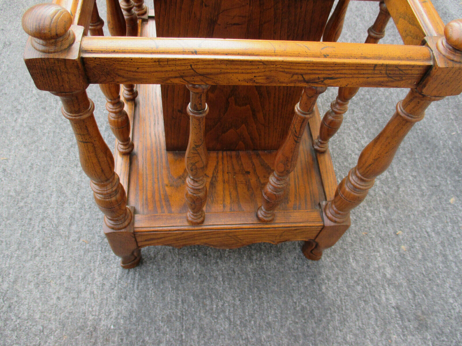 62977  Quality Oak Magazine Rack Holder Stand