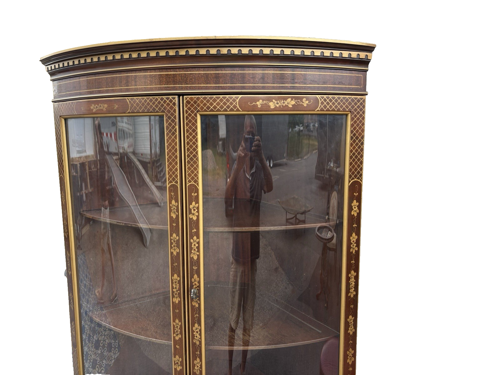 66946 Drexel Oriental Corner China Cabinet Curio