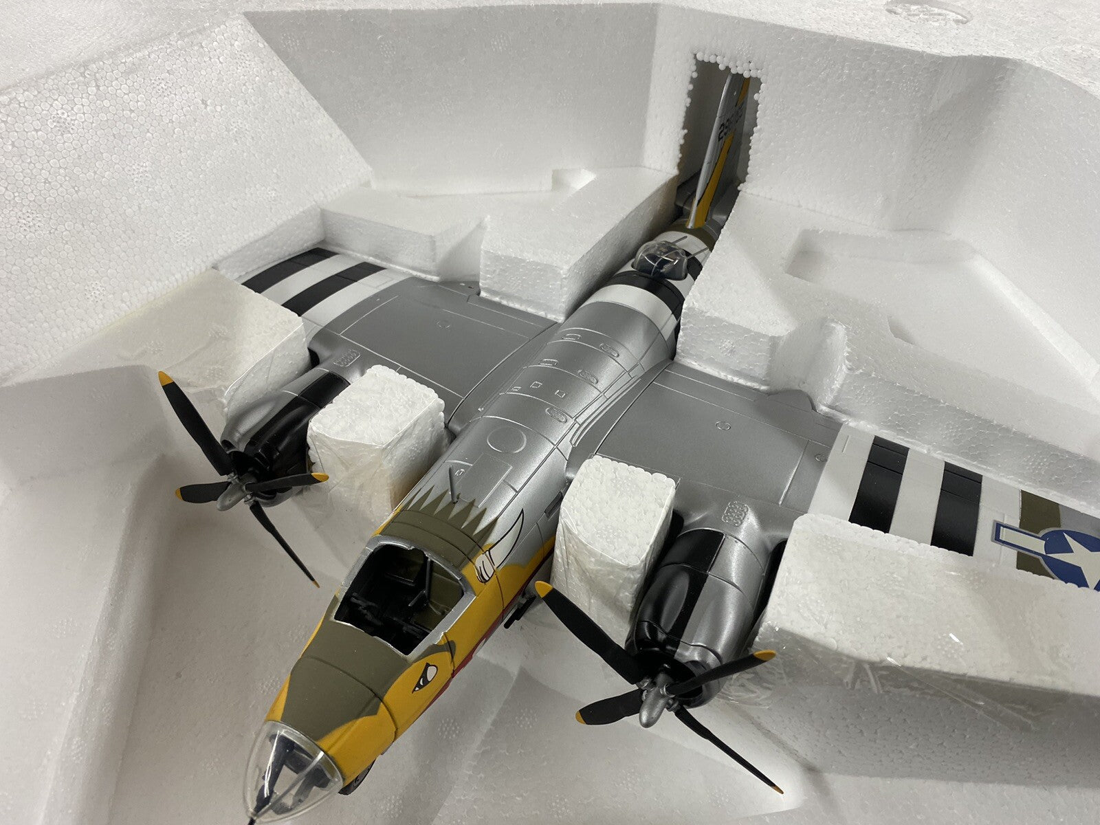 ES 304: Franklin Mint Precision Models Armour B -26 Marauder