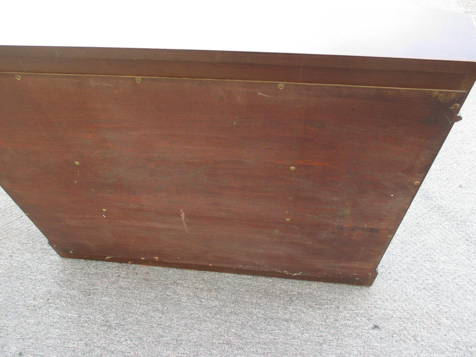 62447 Mahogany Credenza Sideboard Server Cabinet with Gold Mirrored Insert