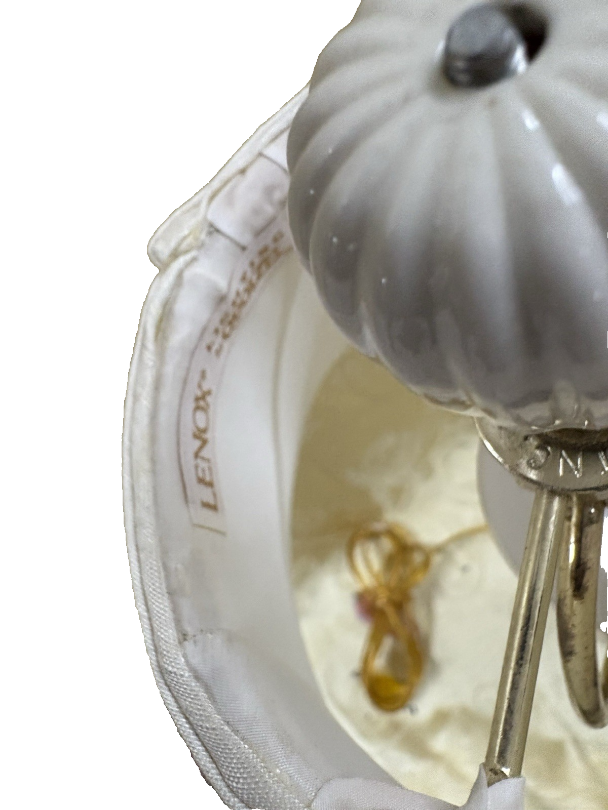 66558 Lenox Quoizel Table Lamp with Lenox Tag on shade