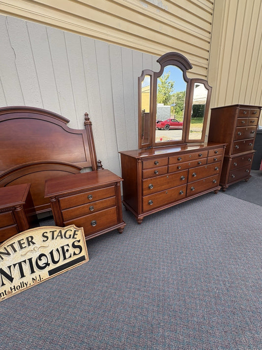 67025 KIMBALL Furniture Bedroom Set High, Low w/ Mirror. Queen Bed 2 Nightstands