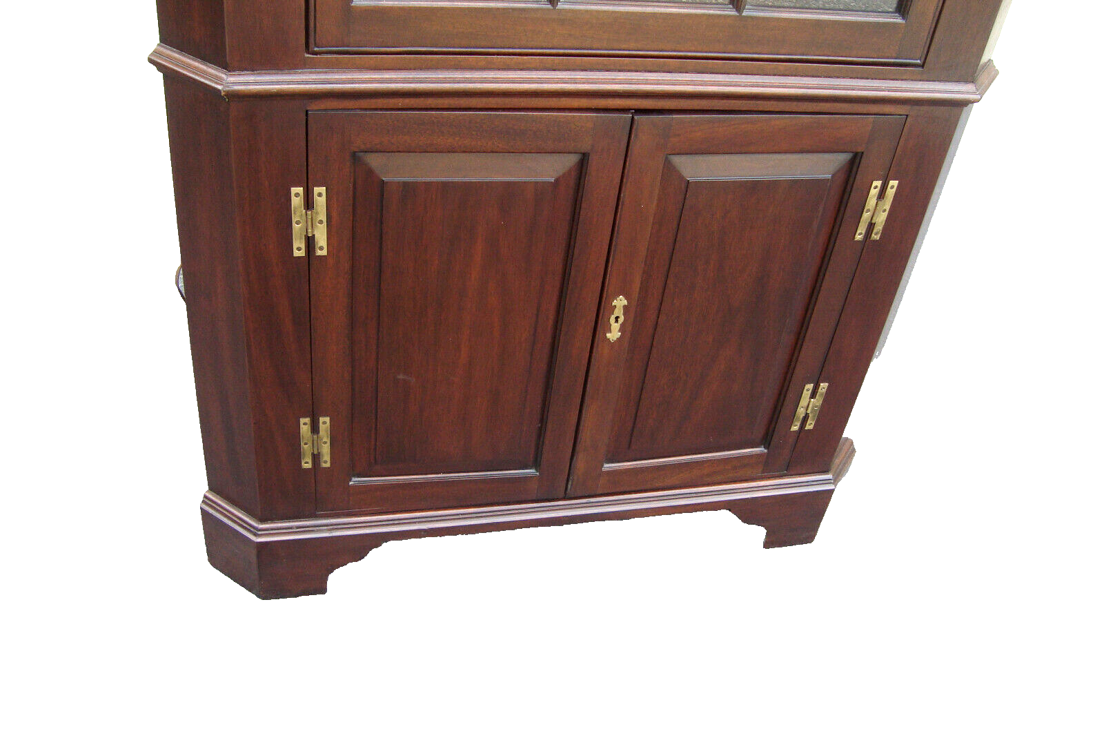 62139   HENKEL Harris Virginia Galleries  12 Pane Corner China Cabinet Curio