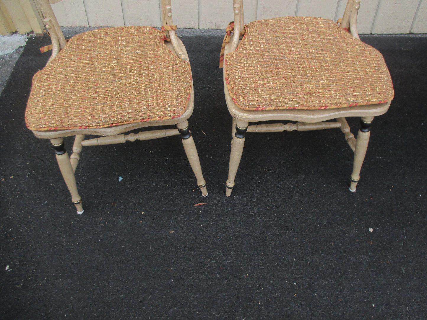 64059   Decorator Dining Table with 6 Chairs