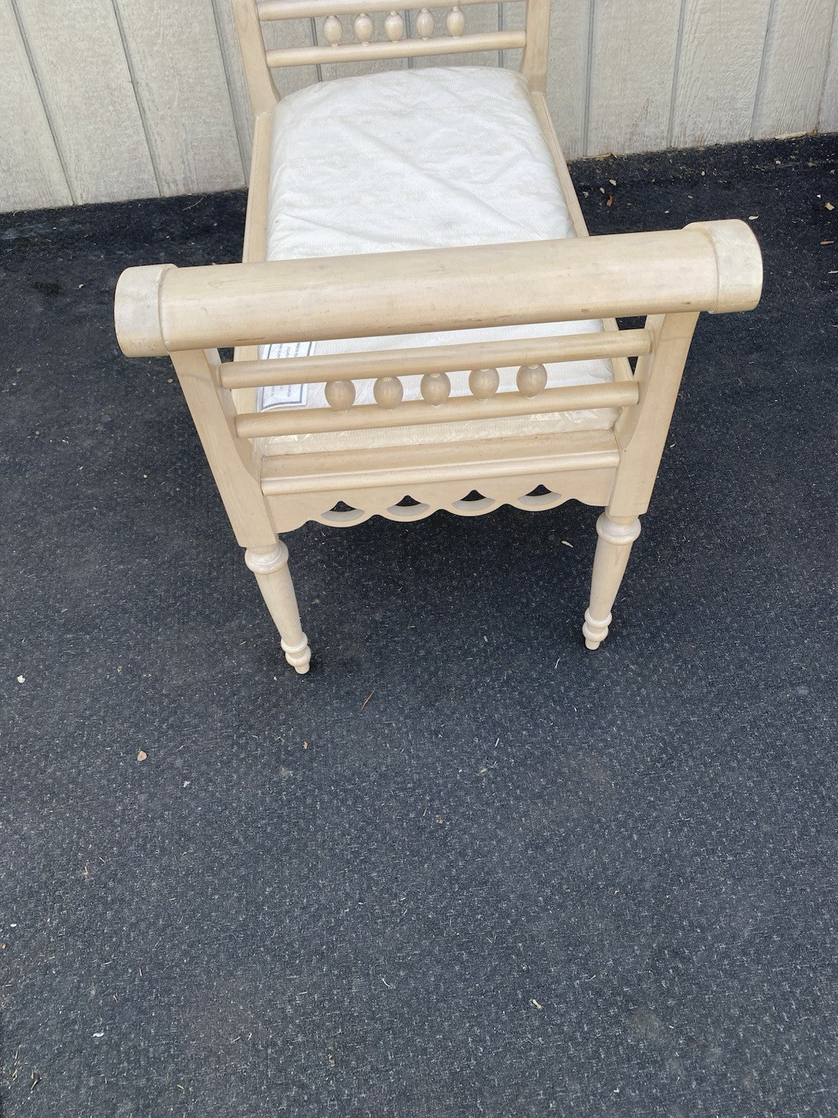 66613 LEXINGTON Furniture Window Bench Stool