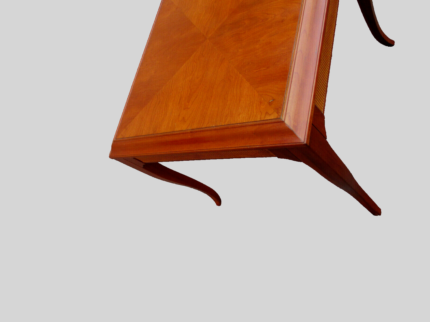 63533  ETHAN Allen Mahogany Lamp Table Stand