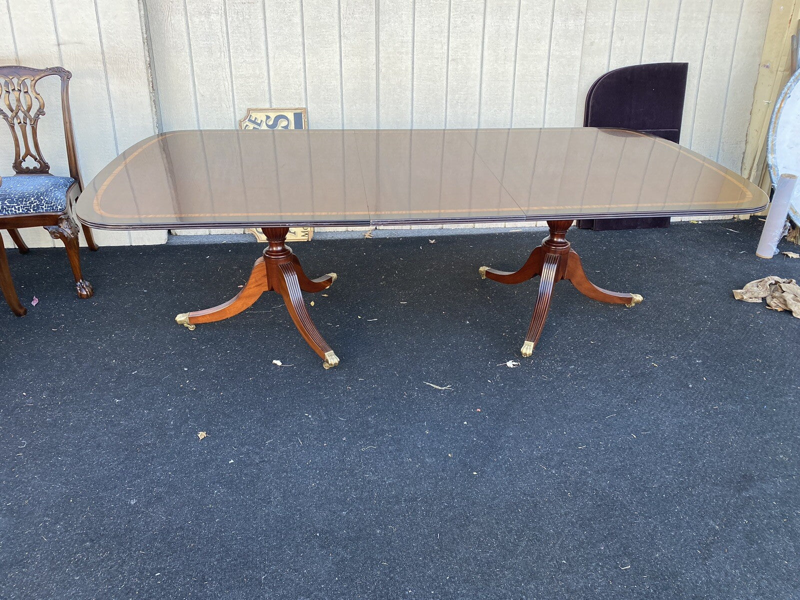 65678   GAINES McHale Banded Mahogany  Dining Table w/ leaf + 8 Chairs