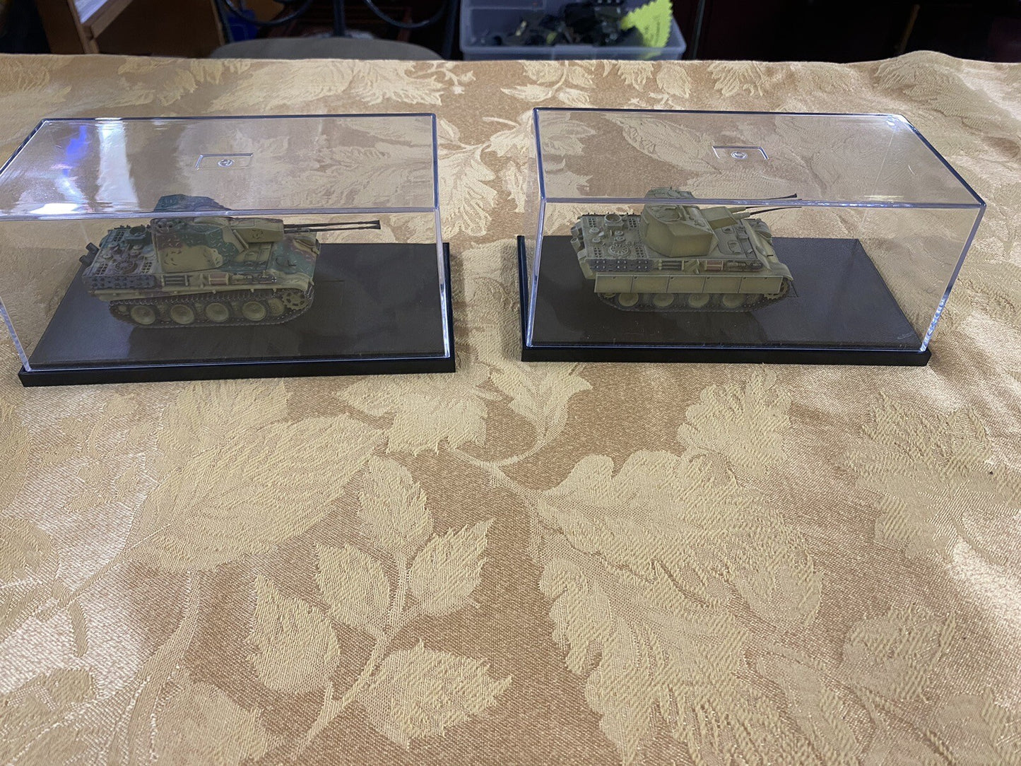 ES 1:   2 Dragon Armor Military Tanks in Case Western Front 1945