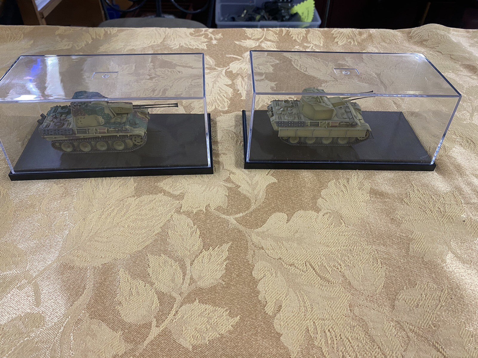 ES 1:   2 Dragon Armor Military Tanks in Case Western Front 1945