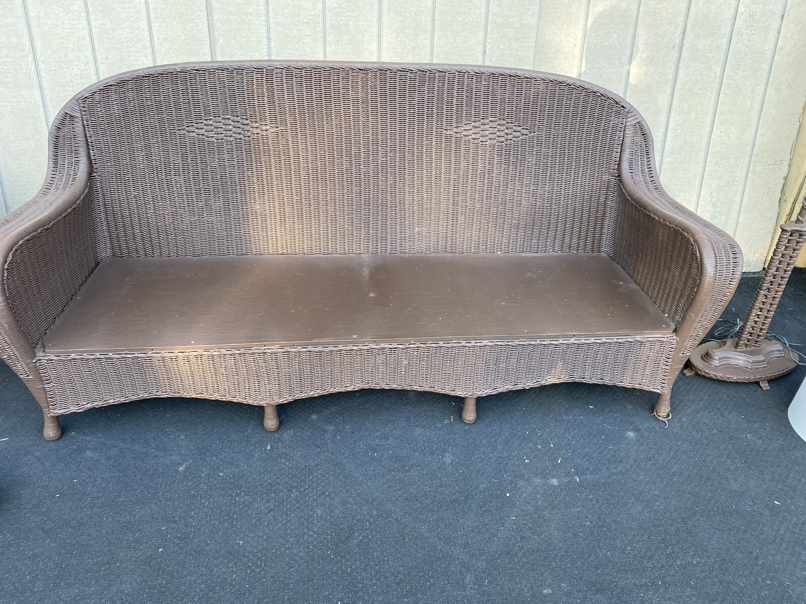 66020   Antique Victorian Wicker  Sofa Couch Armchair Chair with 2 lamps