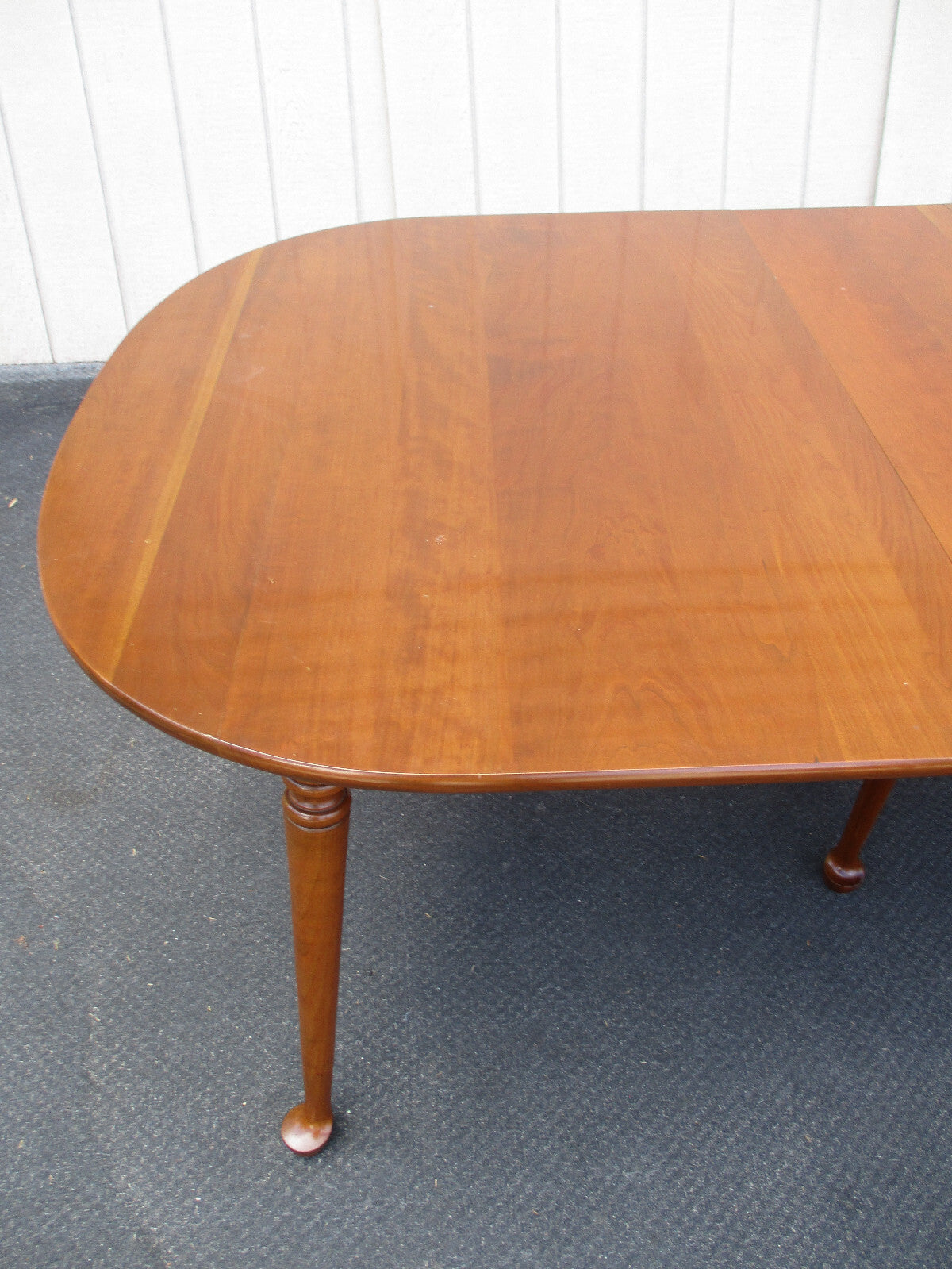 64226   Thomasville Cherry Dining Table w/ leaf  +  6 Chair s