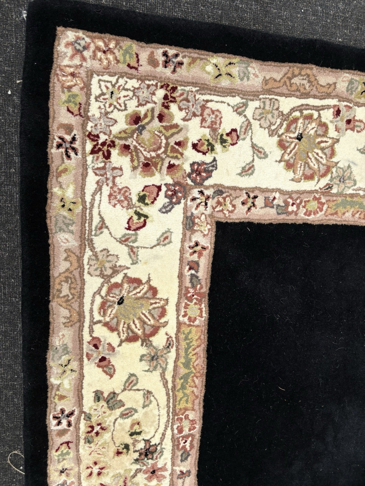 RUG 9: Oriental  KENNETH MINK  Carpet Rug    SIZE 4' x 6'