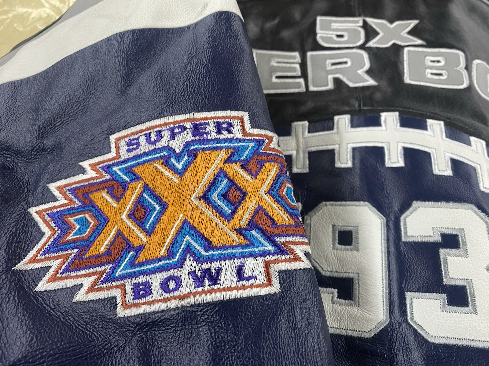 ES 230:    Dallas Cowboys 5 Time Super Bowl Leather NFL  Football Jacket  LARGE