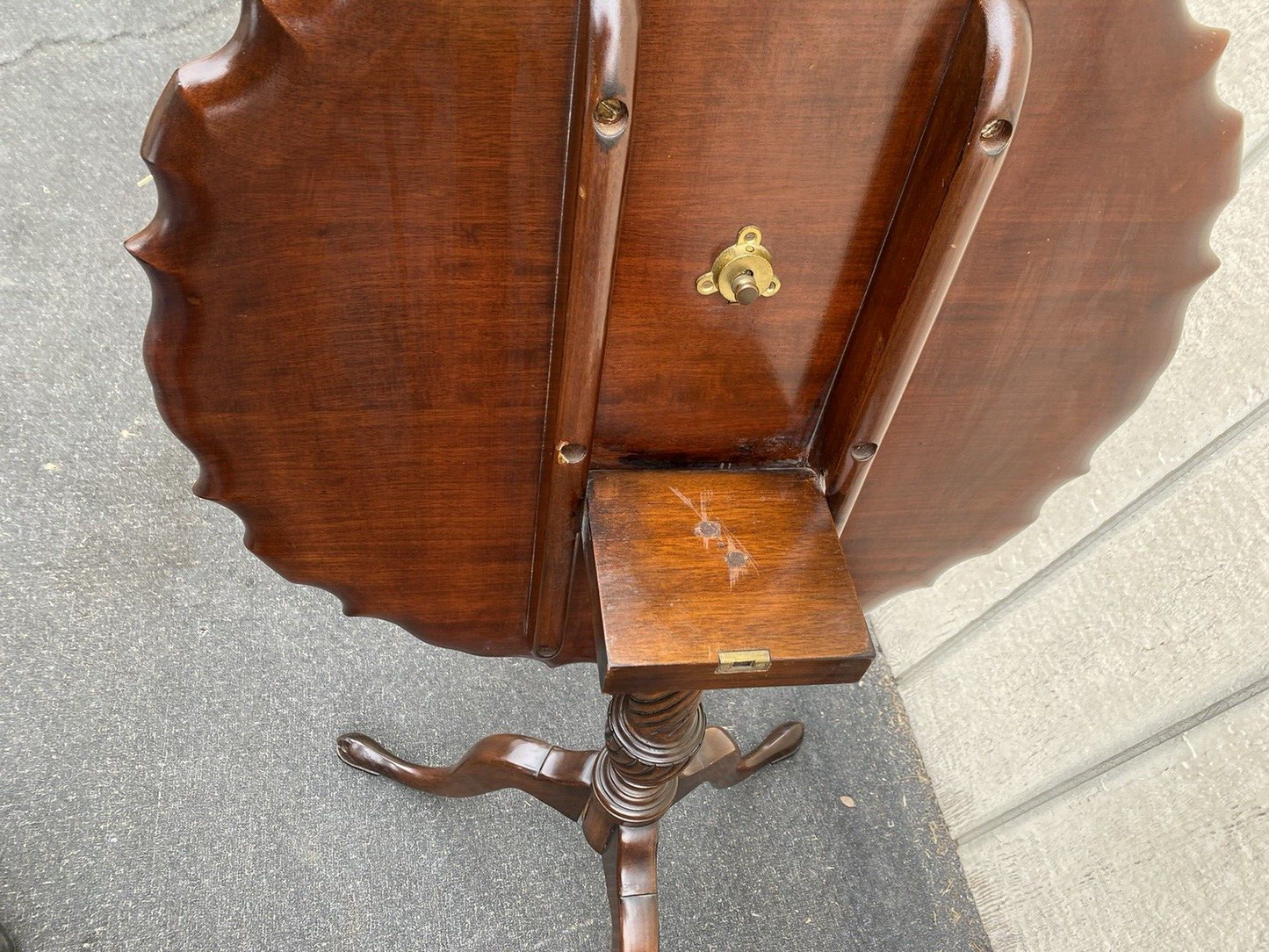 66324 CHARAK Furniture PAIR Mahogany Tilt Top Lamp Table Stand s
