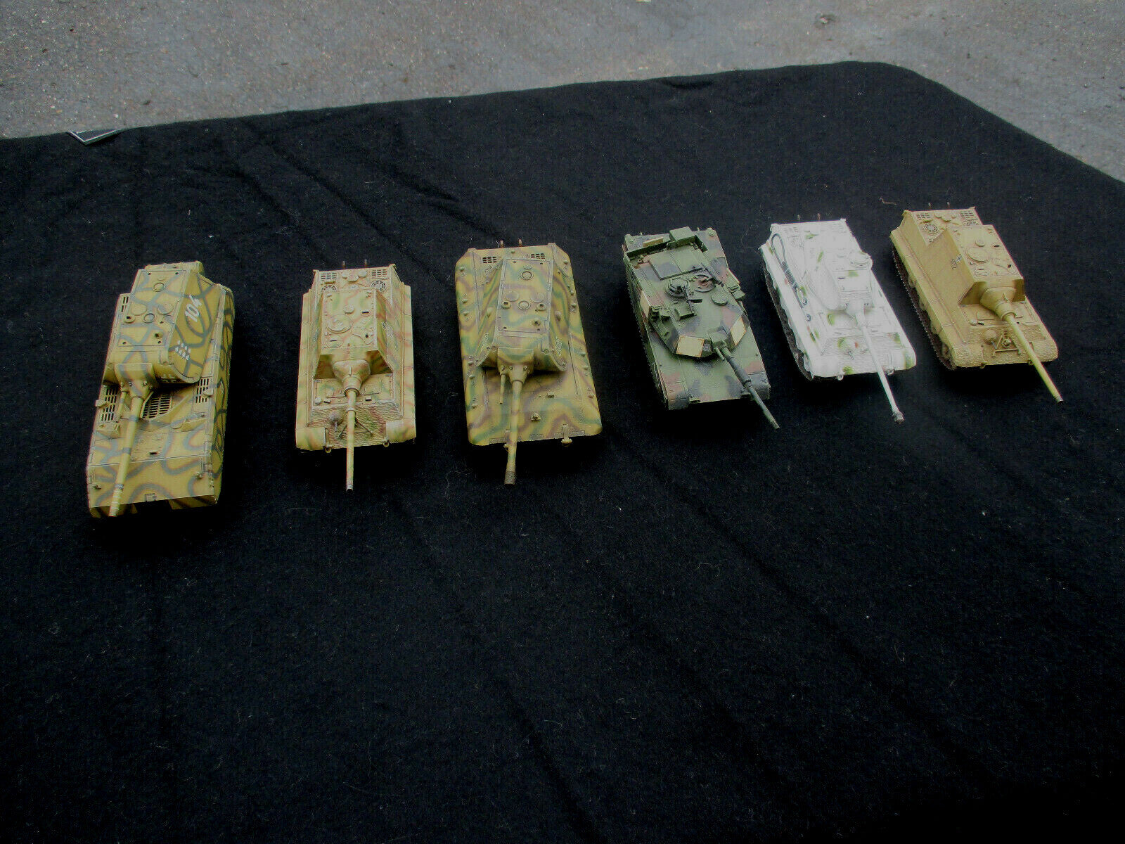 ES52 Dragon Armor Models WWII Collectible Model Grouping of 6 Military Tanks
