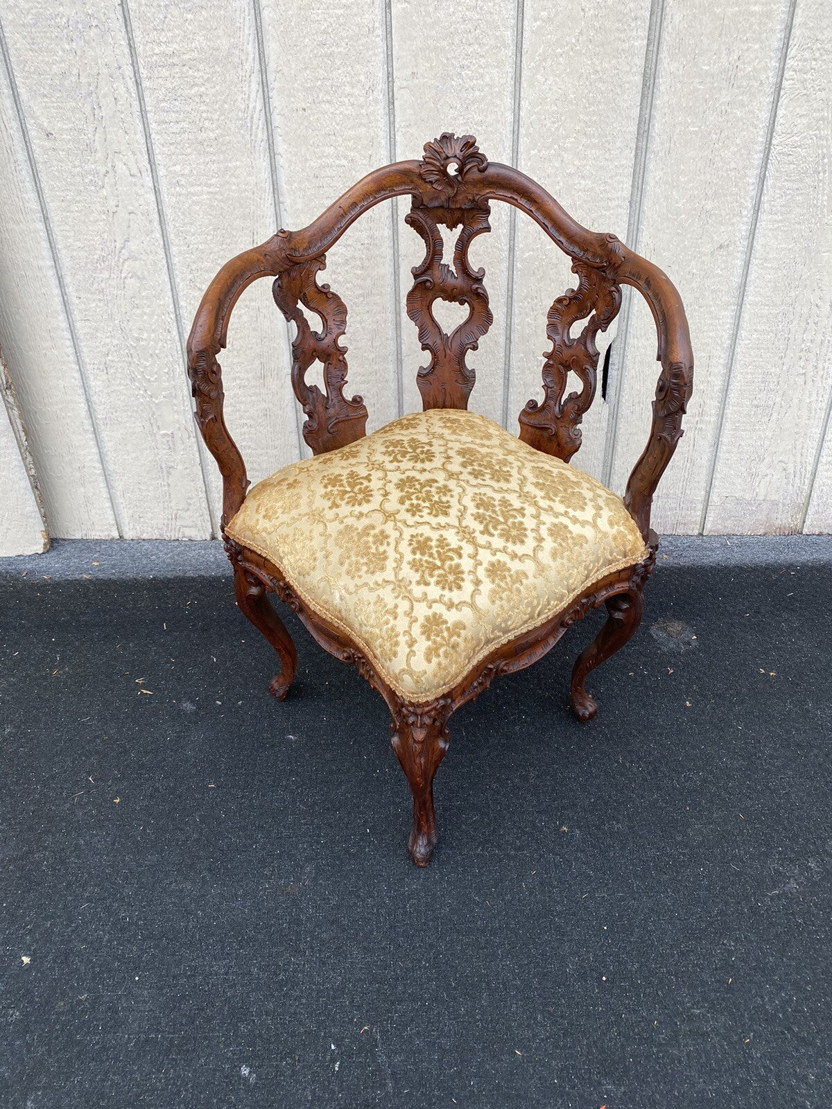 66207   Fancy Hand Carved Mahogany Corner Chair Northwind Lion   Faces VERY RARE