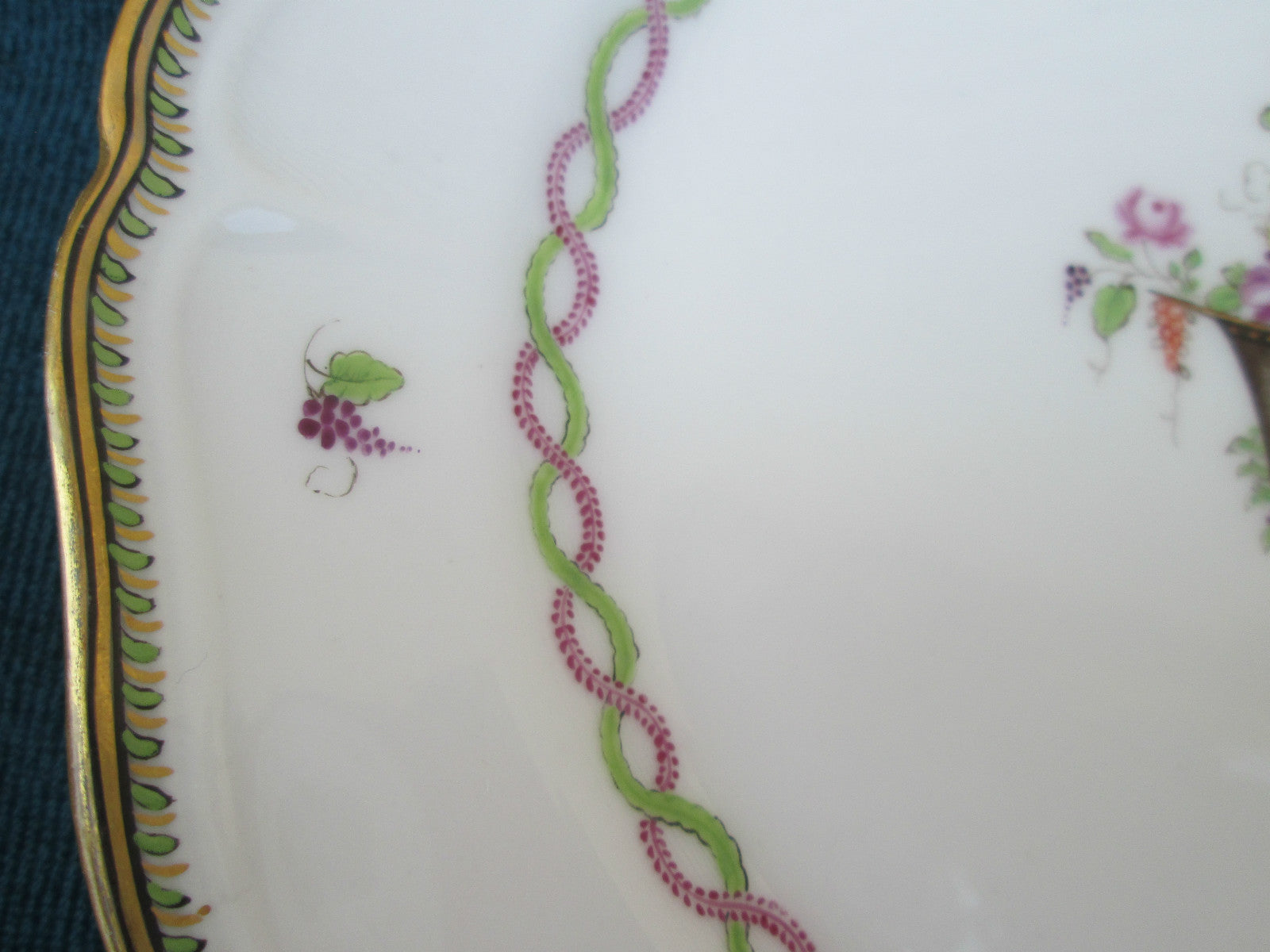 COL MWW:  SET OF 11 ANTIQUE PORCELAIN URN & FLOWERS 8" PLATES