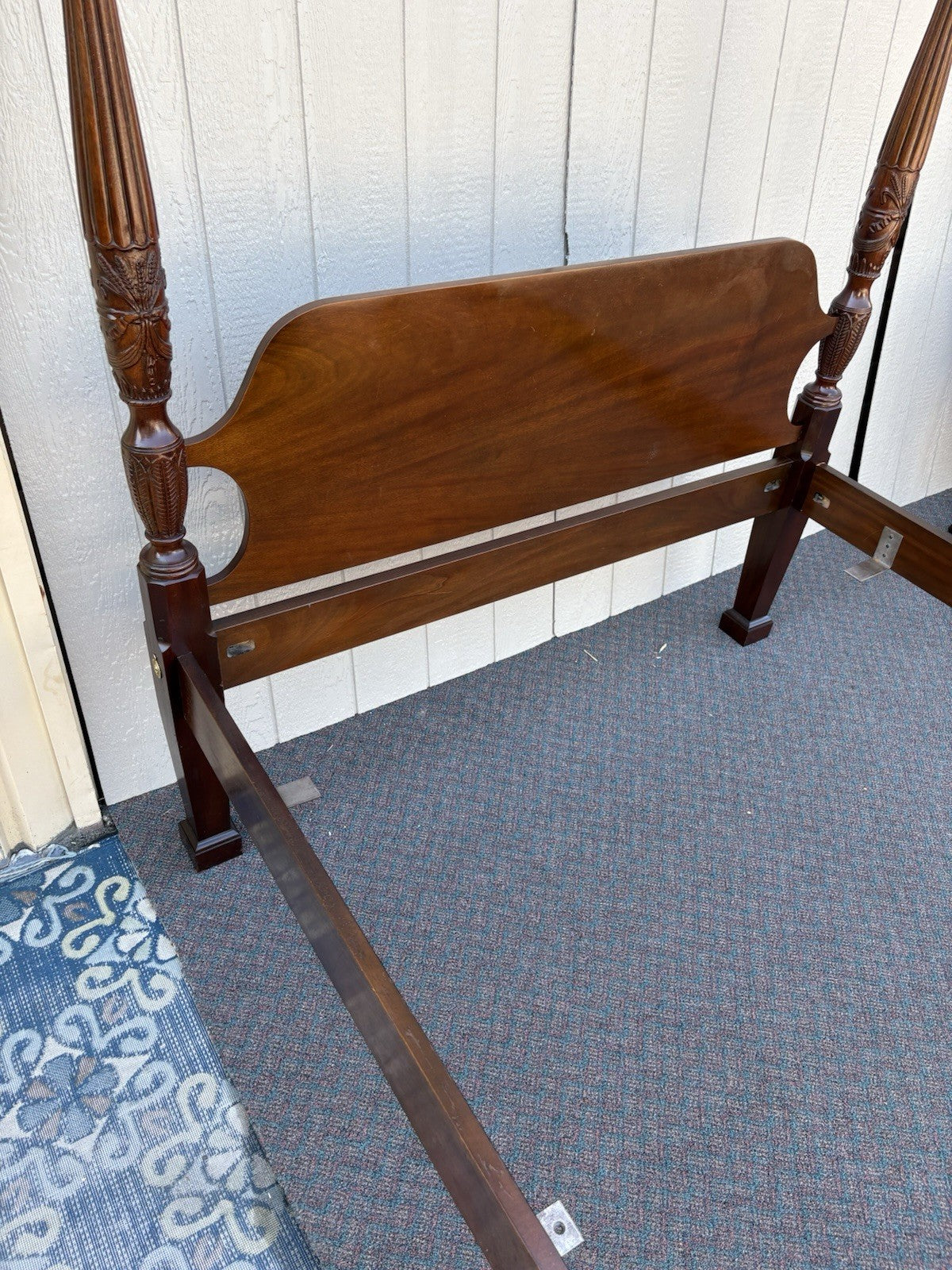 66932  Quality QUEEN Size  Solid Mahogany Poster Bed