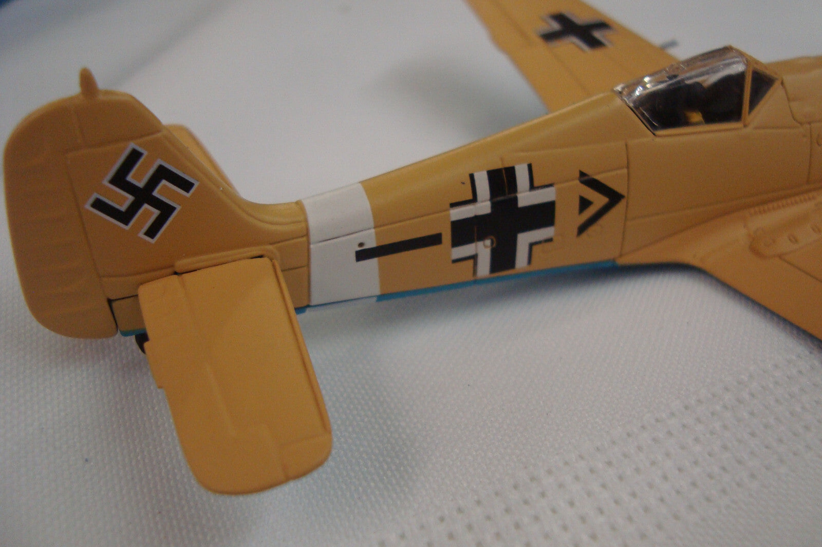 E22 - CORGI Aviation Archive Luftwaff Black Double Chevron AA34304