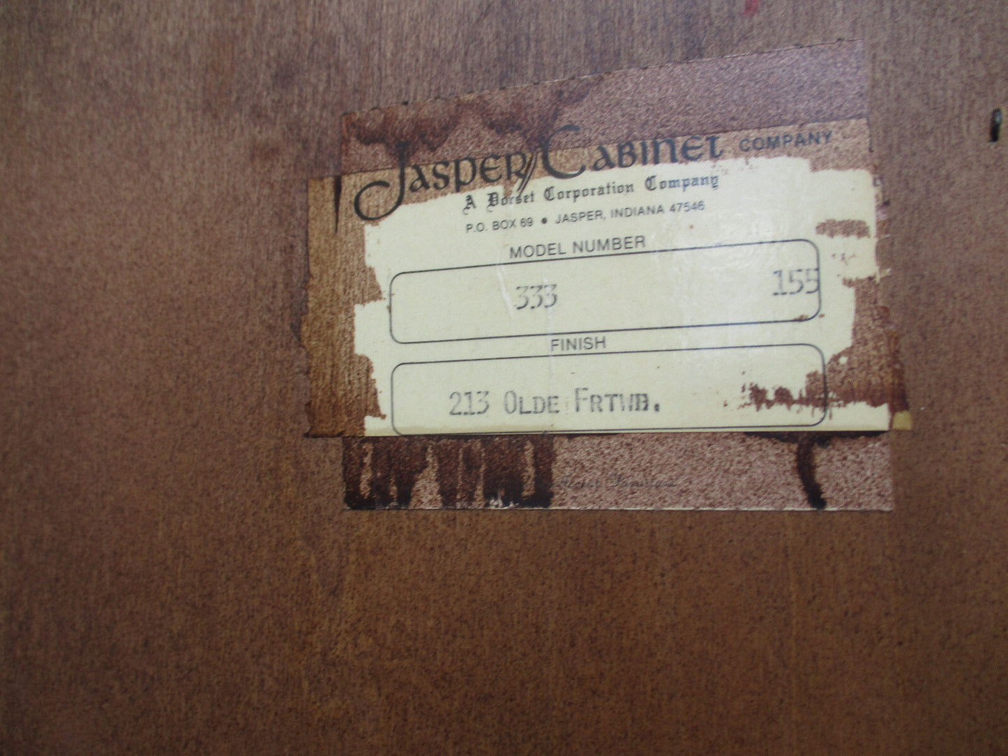 64173  Cherry Curio China Cabinet Etergie JASPER Furniture