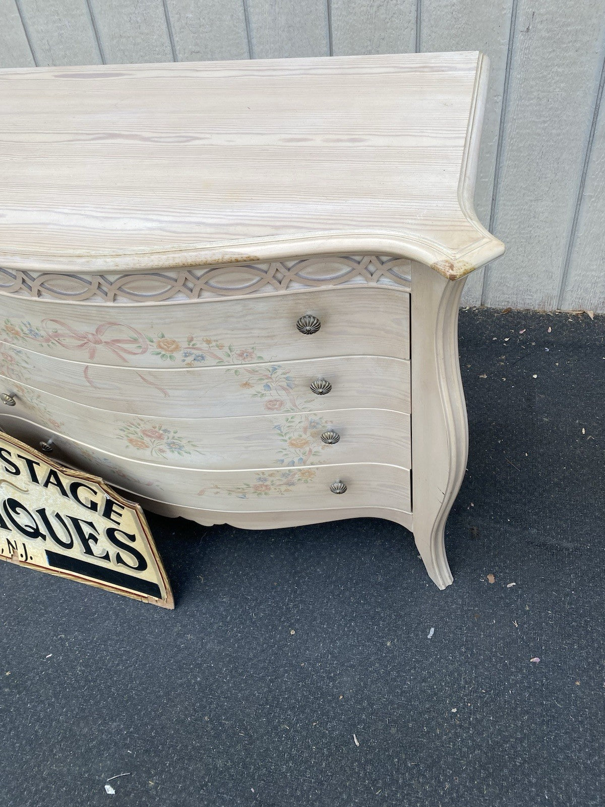 66626 Lexington LYNN HOLLYN AT HOME Dresser Chest