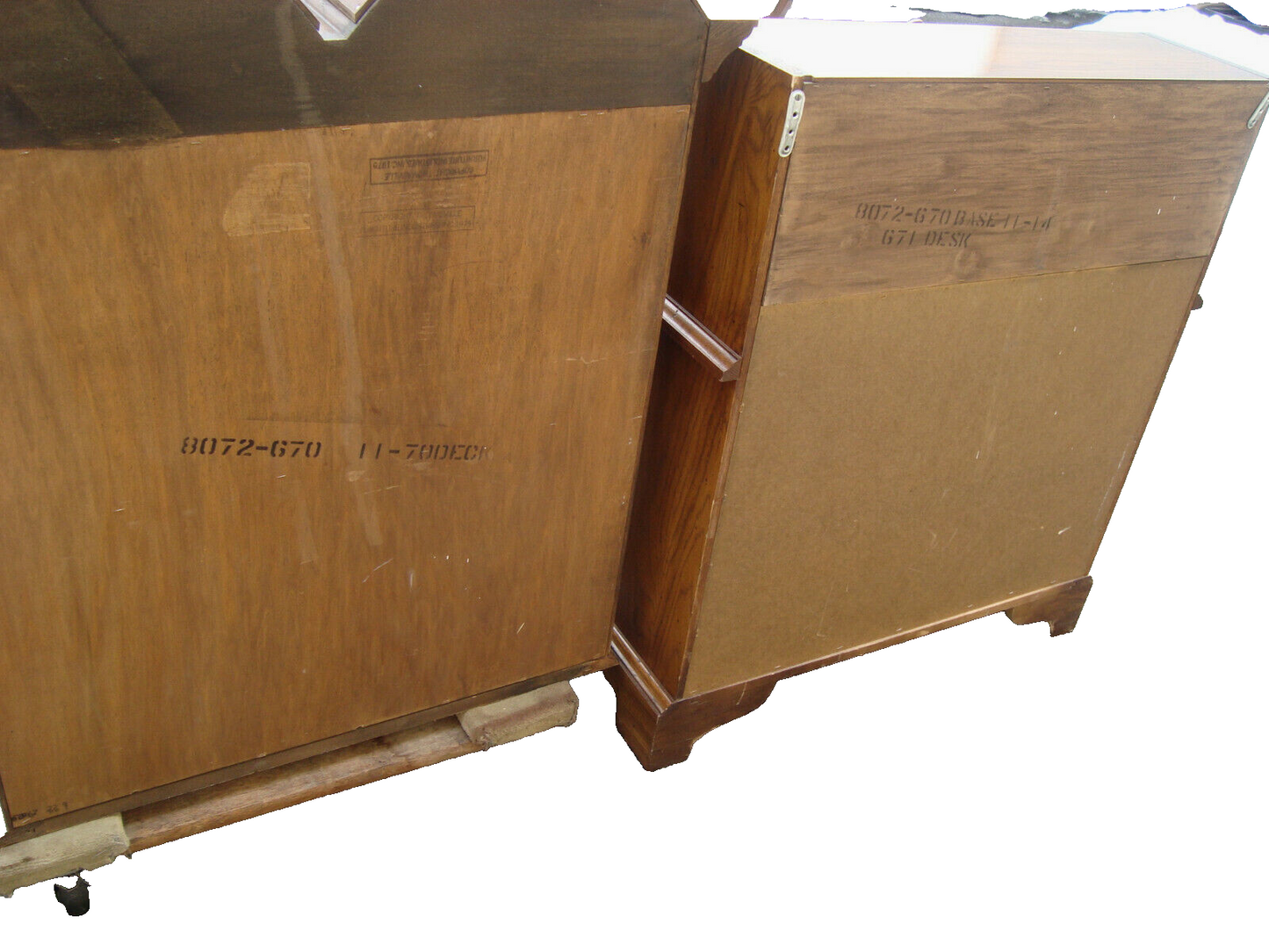 61765  Oak THOMASVILLE 2 Pc  Secretary Desk w/ Bookcase Top