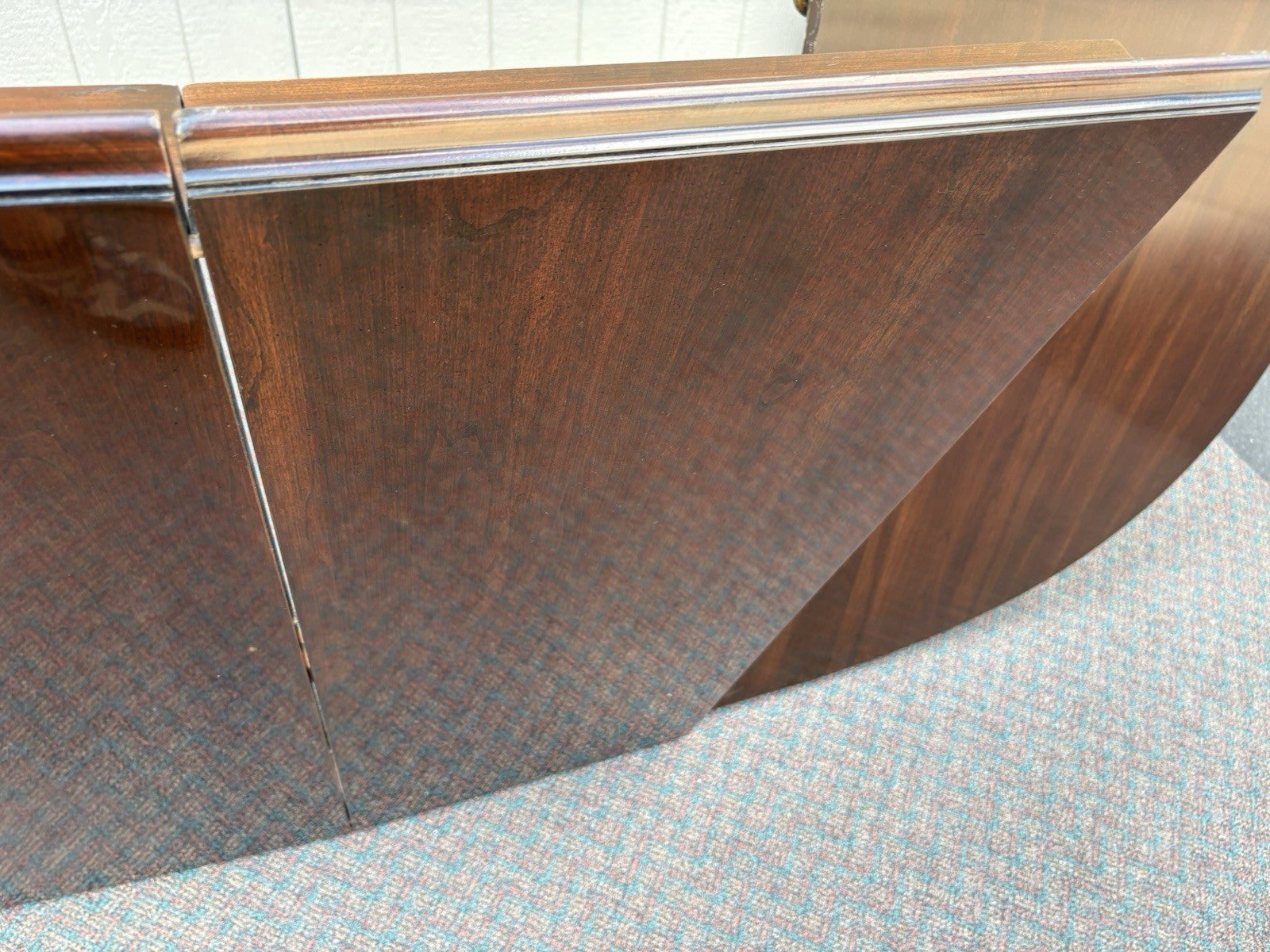 00001 ETHAN ALLEN Mahogany Dining Table with 2 Leafs