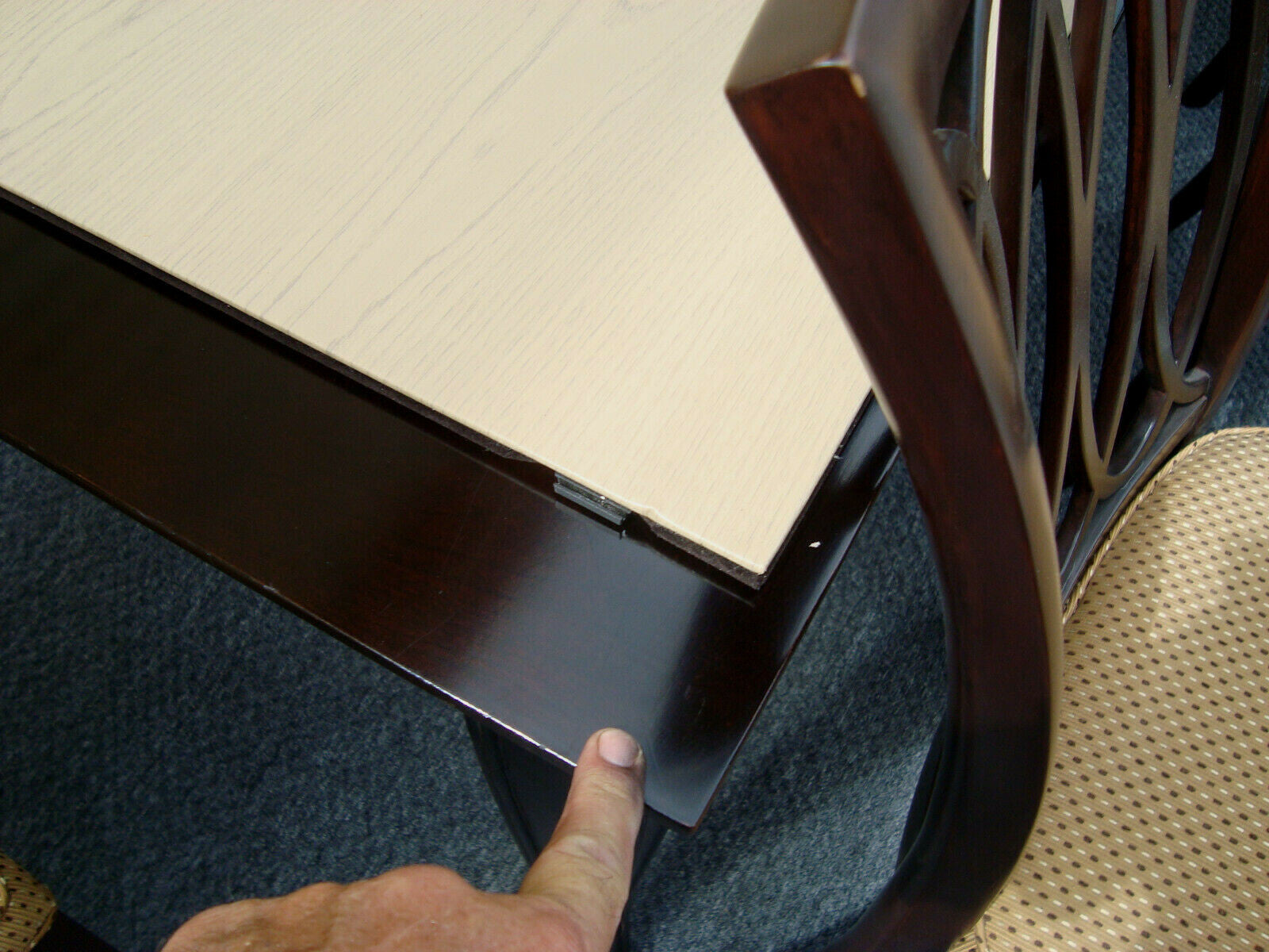 64258     Large Stanley  Modern  DINING Table w/ 2 leafs + table pads 110" Long