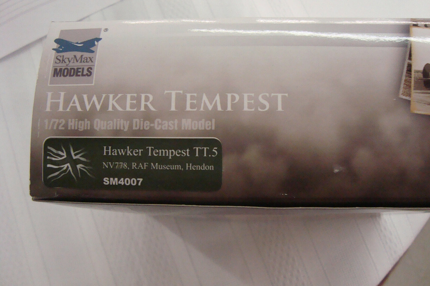 ES30 - HAWKER TEMPEST SkyMax Models with Stand in Original BOX