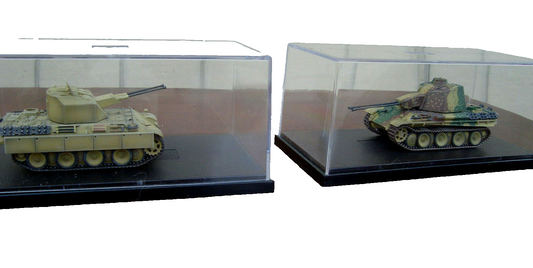 ES 1:     Pair Dragon Armor - WWII Military Small Tanks In Show Case
