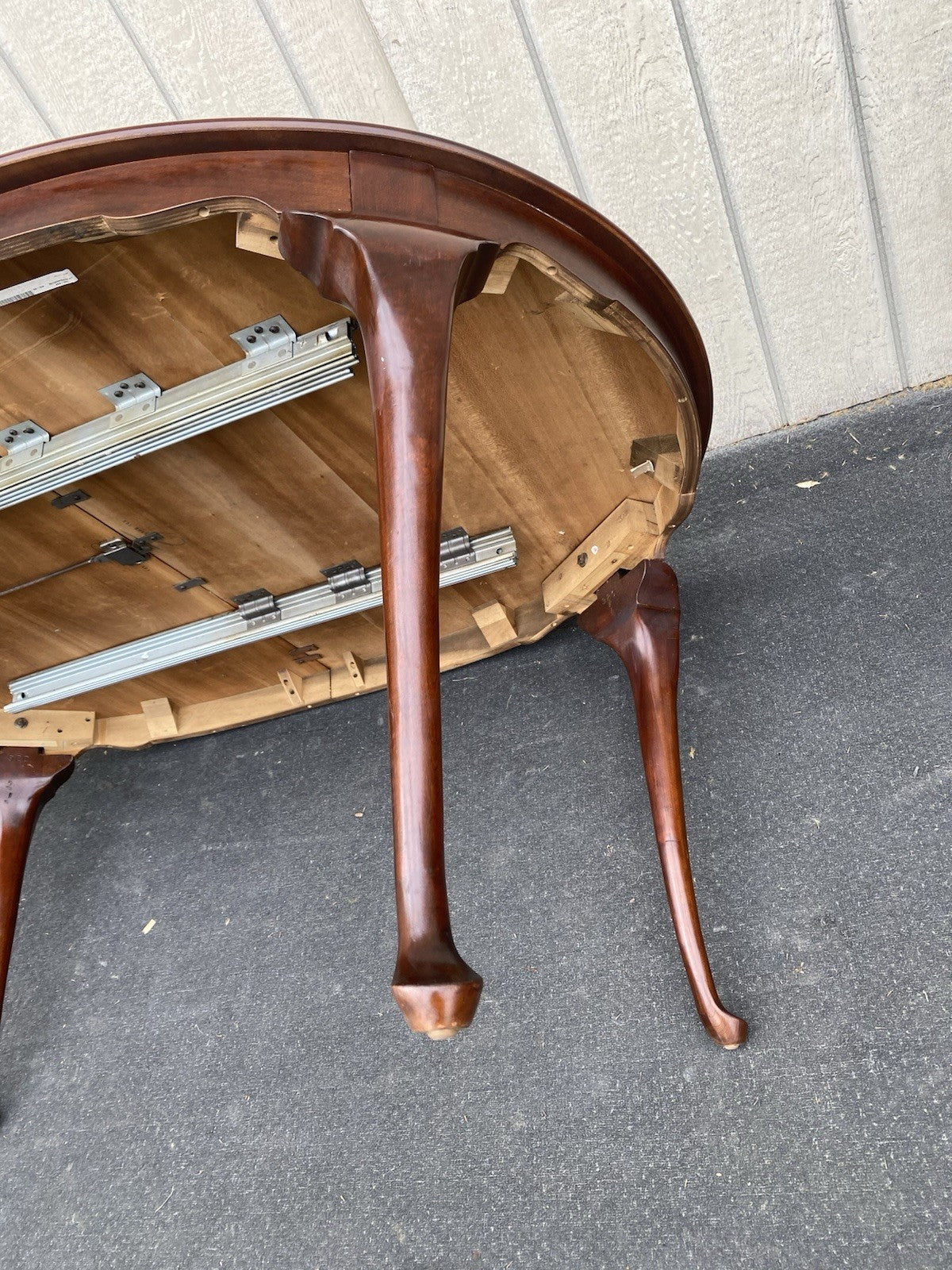 66514 Mahogany Queen Anne Oval Dining Table with NO leafs