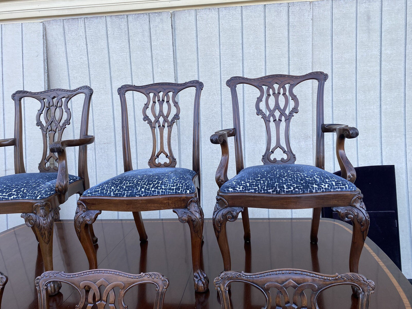 65678   GAINES McHale Banded Mahogany  Dining Table w/ leaf + 8 Chairs