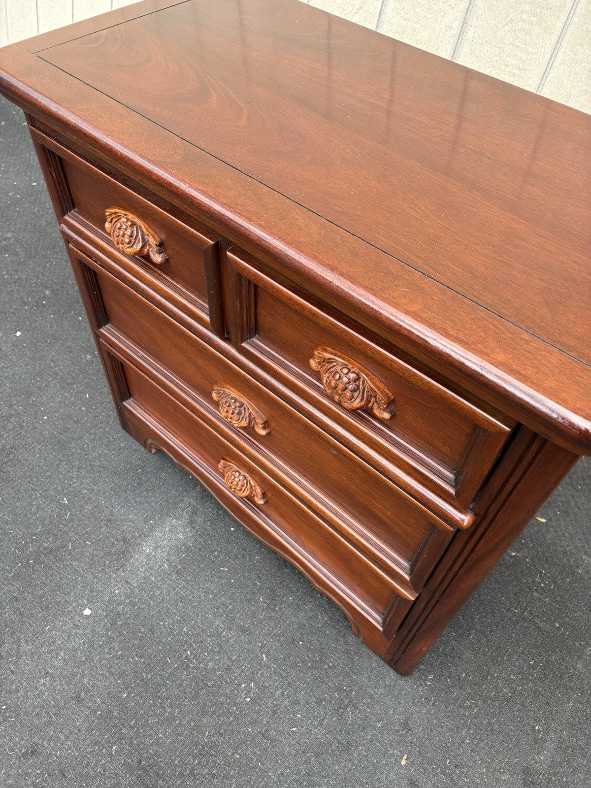66727  Dixie Furniture Mahogany Dresser Chest Wood Carved Drawer Pulls