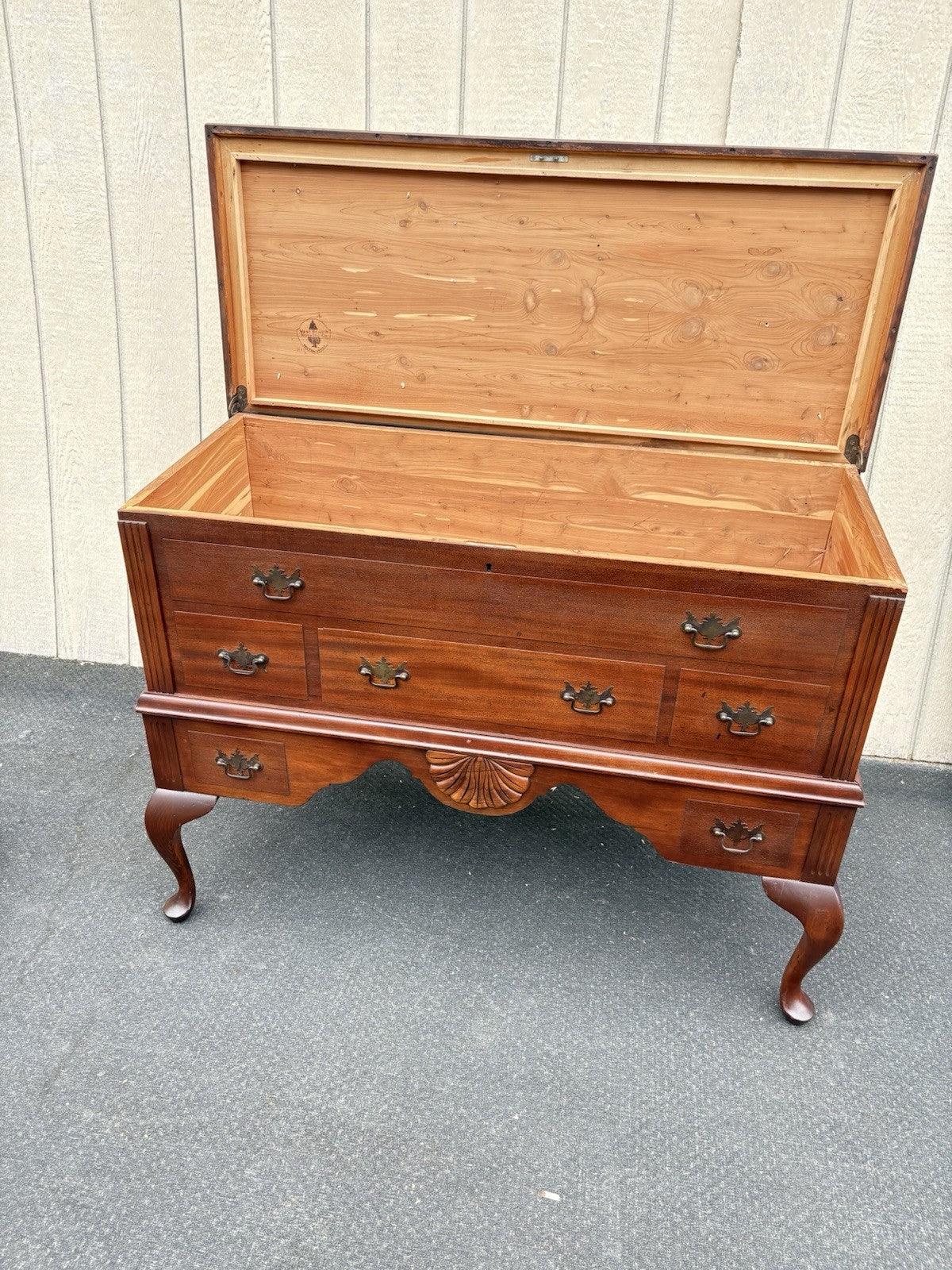 66786 Antique WEST BRANCH  Mahogany Blanket Cedar Lined Storage chest