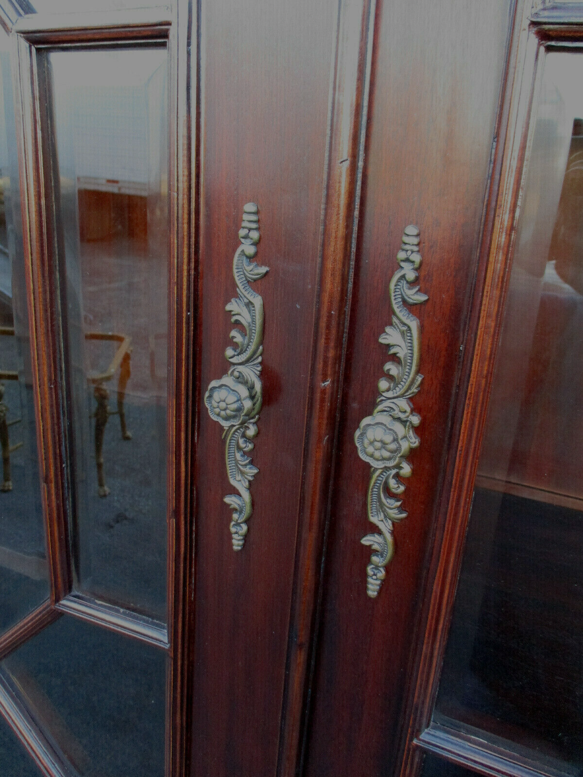 62867    Mahogany Curio China Cabinet