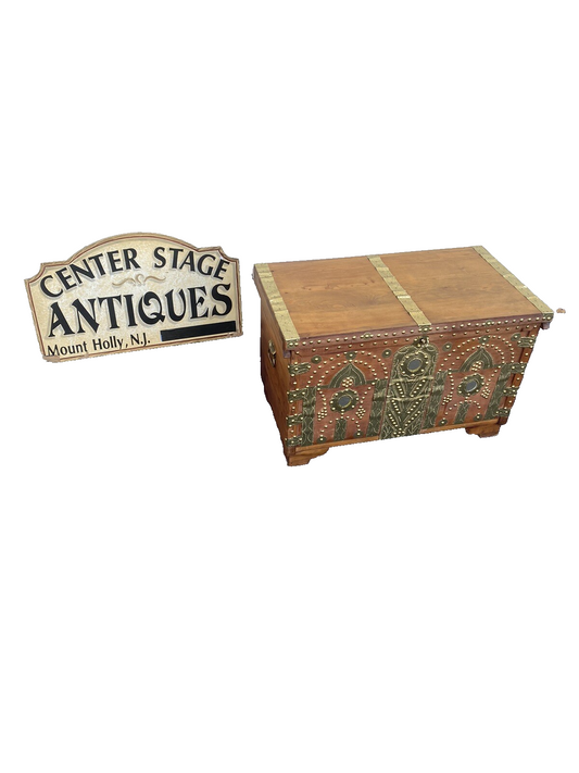 65994   Custom Hand Made Trunk Blanket Chest with Brass Ormalu